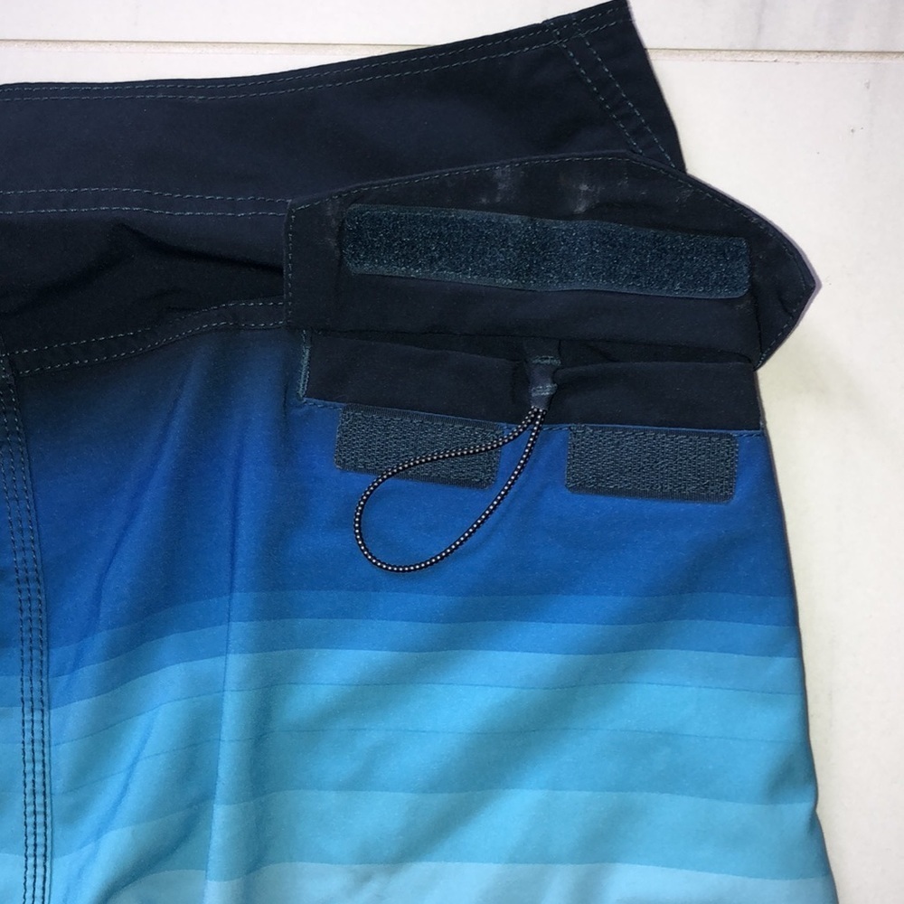Shades of Blue Billabong Board Shorts Size 32 - Picture 5 of 5